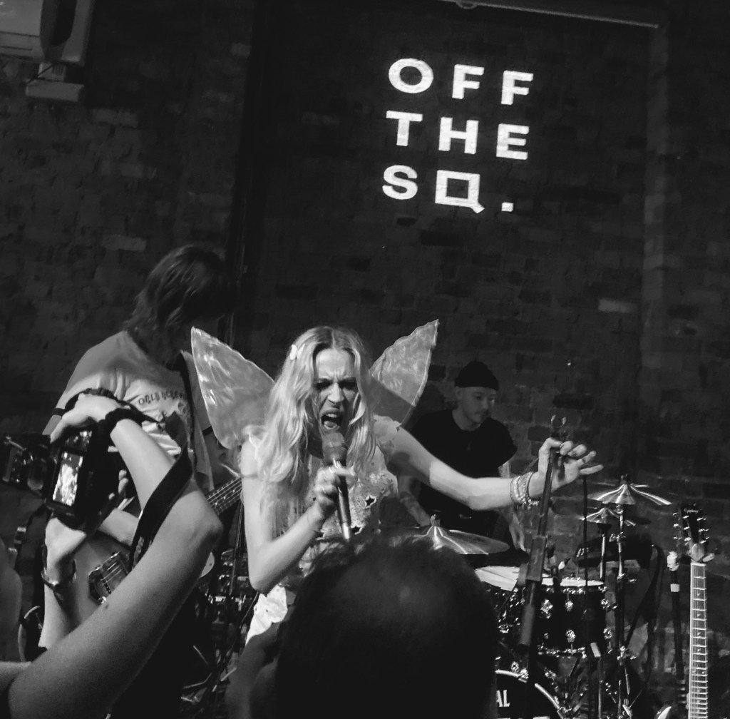 LIVE REVIEW: Lizzie&nbsp;Esau